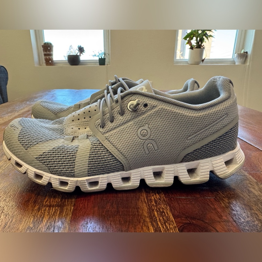 On Running Women's Light Grey Mesh On Cloud 6 Athletic Sneakers - Picture 2 of 6